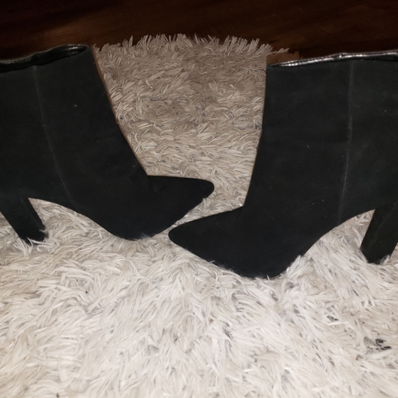 Steve Madden Black Heels/Bootie - Picture 3 of 3